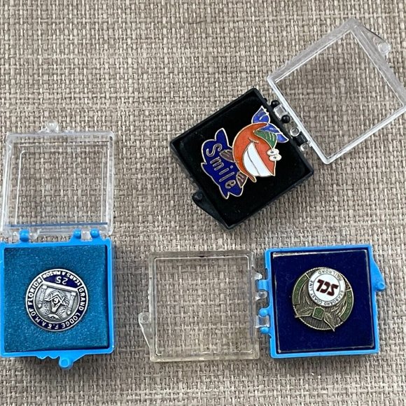 LOT of 3 Pins Collectibles Pins in box Collector Pins Fashion Jewelry - Picture 2 of 8